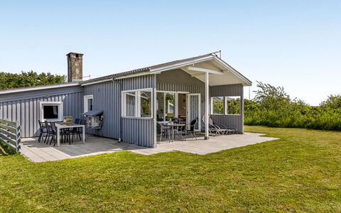 Evalotte - 600M from the Sea: Appartamento, Shade, Balcone, Sedia, Recinzione, Mobili Da Esterno, Alluminio, Erba Sintetica