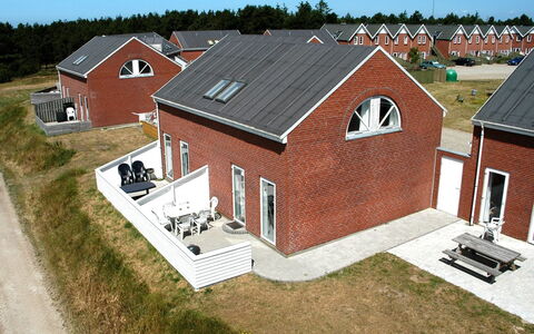Maura - 2.3Km from the Sea: Costruzione, Casa, Finestra, Casa, Tetto, Zona Residenziale, Arbusto, Villetta, Lotto