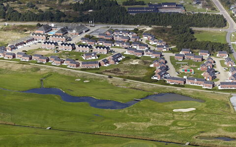 Maura - 2.3Km from the Sea: Costruzione, Casa, Finestra, Casa, Tetto, Zona Residenziale, Arbusto, Villetta, Lotto