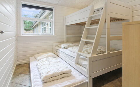 Nael - 1.6Km from the Sea: Legna, Pavimento, Interior Design, Pavimentazione, Soffitto, Latifoglie, Color Legno, Camera Da Letto, Plank, Letto