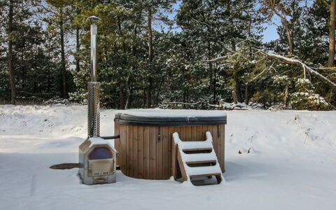 Nael - 1.6Km from the Sea: Legna, Casa, Mobilia, Soffitto, Villetta, Soggiorno, Latifoglie, Sedia, Pavimento In Legno
