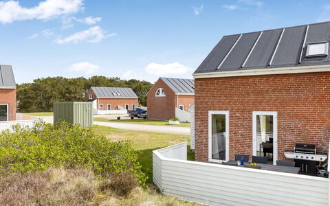 Aswith - 2.3Km from the Sea: Mobilia, Legna, Interior Design, Pavimentazione, Pavimento, Sedia, Camera, Soffitto, Soggiorno, Appartamento