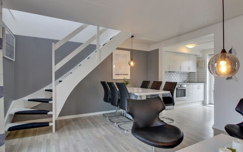 Raine - 2.3Km from the Sea: Tetto, Casa, Lotto, Casa, Villetta, Estate, Edifici Giardino, Shade, Log Cabin, Landscaping
