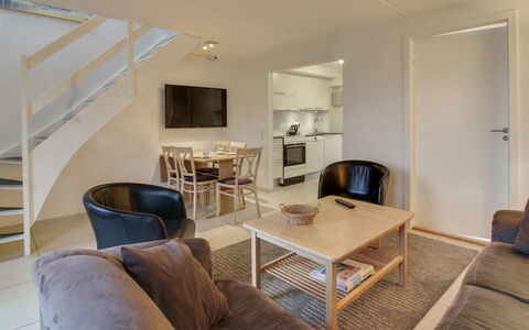 Daya - 2.3Km from the Sea: Pavimentazione, Interior Design, Pavimento, Mobilia, Soffitto, Camera, Divano, Appartamento, Soggiorno