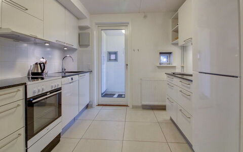 Daya - 2.3Km from the Sea: Elettrodomestico Da Cucina, Cucina, Pavimentazione, Controsoffitto, Interior Design, Apparecchio Major, Pavimento, Soffitto, Cabinetry, Camera
