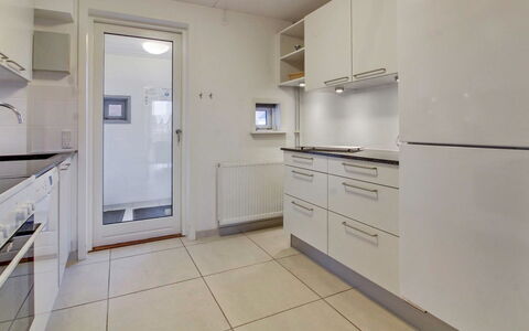 Daya - 2.3Km from the Sea: Pavimentazione, Interior Design, Pavimento, Soffitto, Elettrodomestico Da Cucina, Apparecchio Major, Cucina, Controsoffitto, Cabinetry, Camera