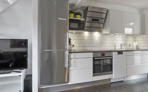 Alvild - 2.3Km from the Sea: Elettrodomestico Da Cucina, Cucina, Apparecchio Major, Controsoffitto, Cabinetry, Pavimentazione, Elettrodomestico, Mobilia, Interior Design, Pavimento