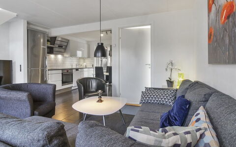 Alvild - 2.3Km from the Sea: Mobilia, Interior Design, Divano, Pavimentazione, Pavimento, Soggiorno, Camera, Soffitto, Appartamento, Illuminazione
