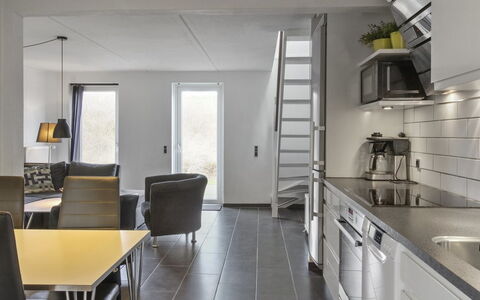 Alvild - 2.3Km from the Sea: Mobilia, Pavimentazione, Interior Design, Pavimento, Soffitto, Cucina, Appartamento, Sedia, Cucina & Sala Da Pranzo Tavolo, Camera