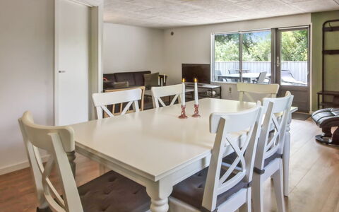 Kabbi - 2.6Km from the Sea: Costruzione, Casa, Finestra, Casa, Tetto, Zona Residenziale, Arbusto, Villetta, Lotto
