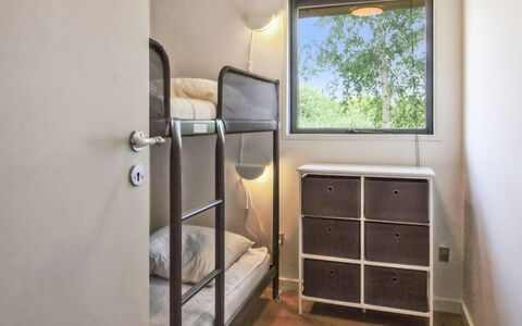 Kabbi - 2.6Km from the Sea: Letto, Camera Da Letto, Interior Design, Lenzuolo, Bedding, Mobilia, Telaio Del Letto, Soffitto, Camera, Pavimento