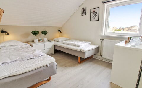 Iffuer - 2.3Km from the Sea: Camera Da Letto, Letto, Legna, Interior Design, Pavimento, Mobilia, Pavimentazione, Lenzuolo, Bedding, Camera