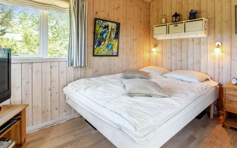 Fides - 600M from the Sea: Legna, Camera Da Letto, Letto, Soffitto, Interior Design, Pavimentazione, Lenzuolo, Telaio Del Letto, Pavimento, Bedding