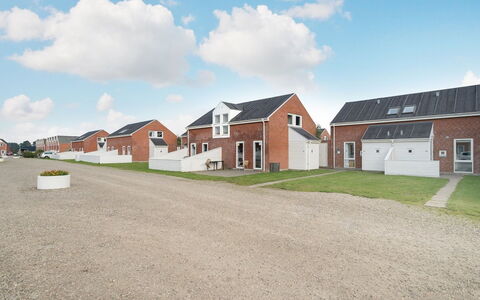 Herward - 2.3Km from the Sea: Zona Residenziale, Casa, Tetto, Insediamento Umano, Driveway, Villetta, Sobborgo, Villaggio
