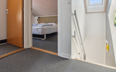 Faidra - 2.5Km from the Sea: Finestra, Facciata, Zona Residenziale, Casa, Materiale Composito, Finestra A Ghigliottina, Estate, Raccordo, Illuminazione Diurna