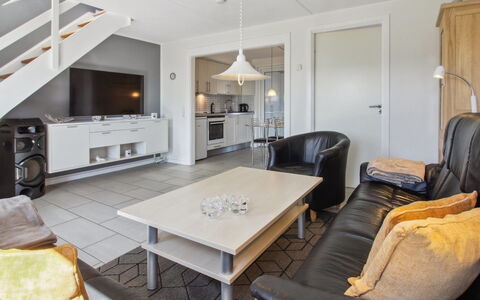 Faidra - 2.5Km from the Sea: Pavimentazione, Soffitto, Pavimento, Interior Design, Divano, Mobilia, Soggiorno, Appartamento, Camera
