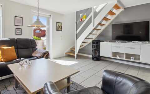 Faidra - 2.5Km from the Sea: Interior Design, Pavimentazione, Mobilia, Pavimento, Legna, Soffitto, Camera, Soggiorno, Divano, Appartamento