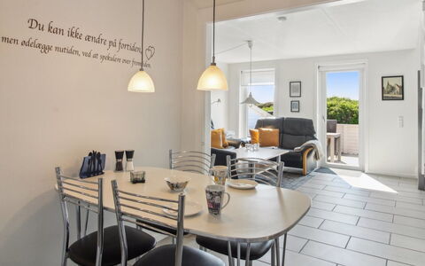 Faidra - 2.5Km from the Sea: Mobilia, Interior Design, Pavimentazione, Pavimento, Sedia, Tavolo, Soffitto, Cucina & Sala Da Pranzo Tavolo, Camera, Sala Da Pranzo