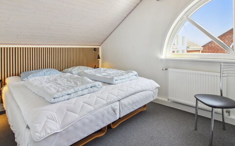 Faidra - 2.5Km from the Sea: Letto, Camera Da Letto, Interior Design, Bedding, Pavimentazione, Lenzuolo, Pavimento, Legna, Soffitto, Biancheria