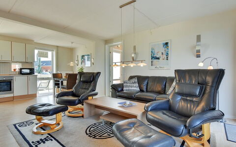 Jovanka - 2.3Km from the Sea: Mobilia, Interior Design, Pavimentazione, Legna, Pavimento, Soggiorno, Divano, Soffitto, Camera, Sedia
