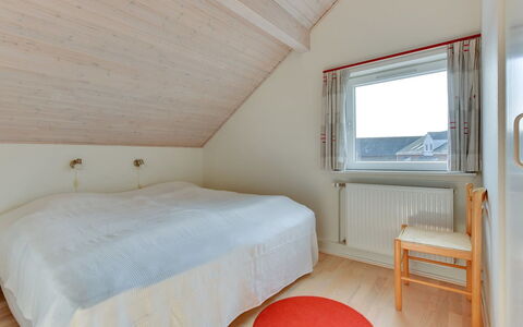 Jovanka - 2.3Km from the Sea: Legna, Pavimentazione, Pavimento, Soffitto, Interior Design, Camera Da Letto, Letto, Pavimento In Legno, Casa, Lenzuolo
