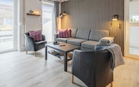 Gaida - 2.3Km from the Sea: Soffitto, Pavimentazione, Interior Design, Pavimento, Materiale Composito, Mobilia, Ricorrere, Hotel, Design, Illuminazione Diurna
