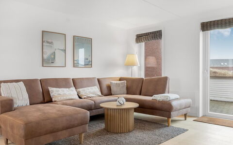 Anelia - 2.3Km from the Sea: Mobilia, Legna, Interior Design, Pavimento, Pavimentazione, Casa, Marrone, Soggiorno, Lancia Cuscino, Appartamento