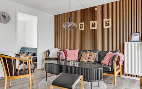 Sighwald - 2.3Km from the Sea: Mobilia, Interior Design, Parete, Pavimentazione, Legna, Pavimento, Illuminazione, Casa, Camera, Soggiorno