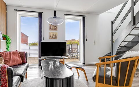 Sighwald - 2.3Km from the Sea: Mobilia, Interior Design, Pavimentazione, Pavimento, Legna, Soffitto, Soggiorno, Pavimento In Legno, Divano, Illuminazione