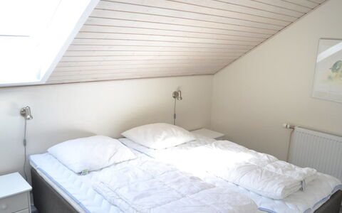 Nayana - 2.3Km from the Sea: Letto, Camera Da Letto, Legna, Lenzuolo, Bedding, Pavimento, Interior Design, Biancheria, Pavimentazione, Mobilia
