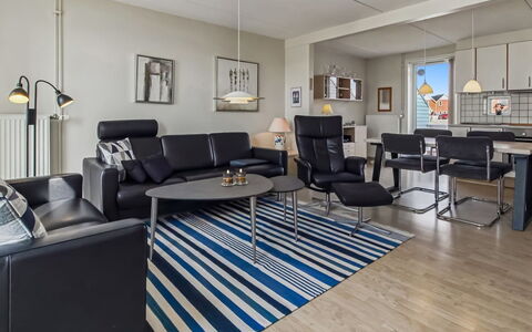 Nayana - 2.3Km from the Sea: Mobilia, Interior Design, Pavimentazione, Divano, Pavimento, Soffitto, Soggiorno, Appartamento, Camera, Sedia