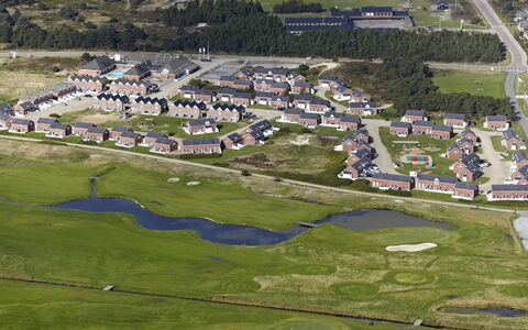 Alfa - 2.3Km from the Sea: Tetto, Casa, Lotto, Casa, Villetta, Estate, Edifici Giardino, Shade, Log Cabin, Landscaping