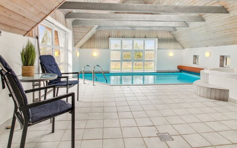 Albin - 2.8Km from the Sea: Tetto, Casa, Zona Residenziale, Casa, Estate, Villetta, Design