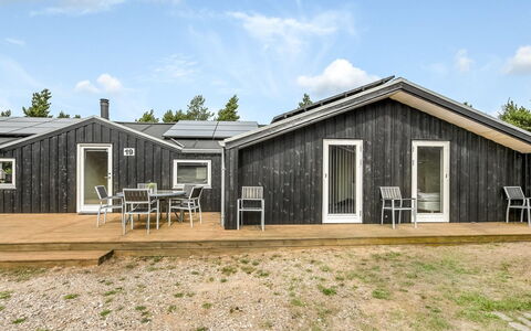 Lav - 3.8Km from the Sea: Tetto, Casa, Zona Residenziale, Casa, Estate, Villetta, Design