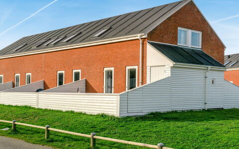 Ginger - 2.3Km from the Sea: Costruzione, Casa, Finestra, Casa, Tetto, Zona Residenziale, Arbusto, Villetta, Lotto
