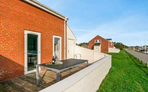 Ginger - 2.3Km from the Sea: Costruzione, Casa, Finestra, Casa, Tetto, Zona Residenziale, Arbusto, Villetta, Lotto