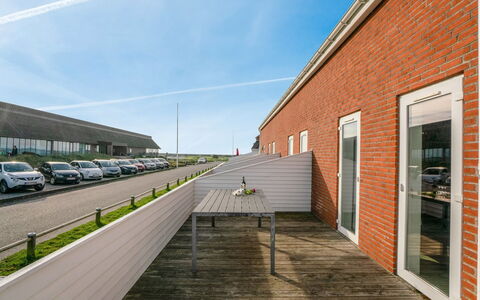 Ginger - 2.3Km from the Sea: Costruzione, Casa, Finestra, Casa, Tetto, Zona Residenziale, Arbusto, Villetta, Lotto