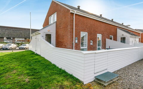 Ginger - 2.3Km from the Sea: Costruzione, Casa, Finestra, Casa, Tetto, Zona Residenziale, Arbusto, Villetta, Lotto