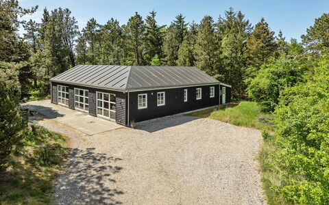 Svanborg - 3.7Km from the Sea: Tetto, Casa, Lotto, Casa, Villetta, Estate, Edifici Giardino, Shade, Log Cabin, Landscaping