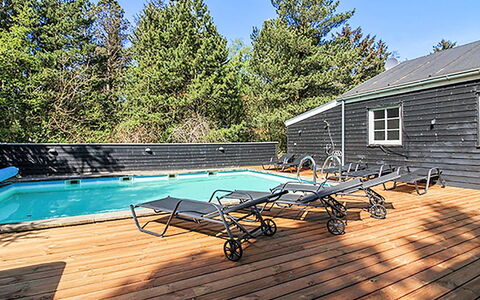 Svanborg - 3.7Km from the Sea: Tetto, Casa, Lotto, Casa, Villetta, Estate, Edifici Giardino, Shade, Log Cabin, Landscaping