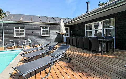 Svanborg - 3.7Km from the Sea: Tetto, Casa, Lotto, Casa, Villetta, Estate, Edifici Giardino, Shade, Log Cabin, Landscaping