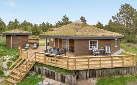 Mariette - 3.1Km from the Sea: Finestra, Facciata, Zona Residenziale, Casa, Materiale Composito, Finestra A Ghigliottina, Estate, Raccordo, Illuminazione Diurna