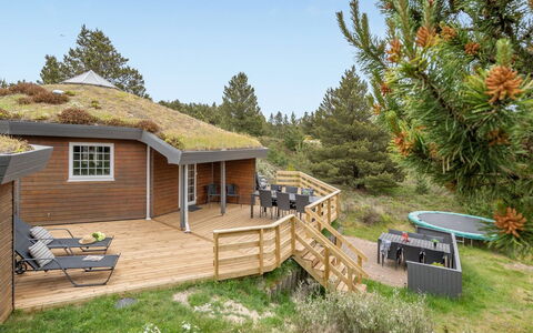 Mariette - 3.1Km from the Sea: Finestra, Facciata, Zona Residenziale, Casa, Materiale Composito, Finestra A Ghigliottina, Estate, Raccordo, Illuminazione Diurna