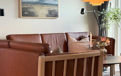 Adils - 2.5Km from the Sea: Legna, Interior Design, Marrone, Mobilia, Color Legno, Latifoglie, Vernice, Design, Compensato, Soggiorno