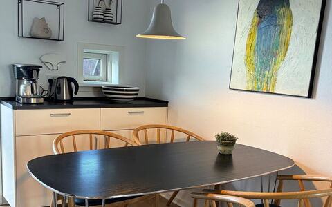 Adils - 2.5Km from the Sea: Mobilia, Interior Design, Pavimentazione, Legna, Sala Da Pranzo, Pavimento, Cucina & Sala Da Pranzo Tavolo, Tavolo, Illuminazione, Sedia
