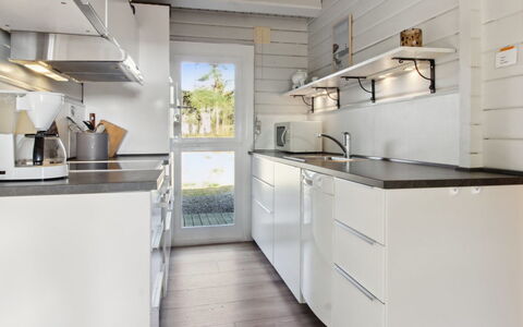 Herborg - 1Km from the Sea: Legna, Cucina, Pavimentazione, Controsoffitto, Apparecchio Major, Pavimento In Legno, Elettrodomestico Da Cucina, Pavimento, Casa, Cabinetry