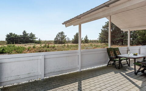 Gabriela - 1Km from the Sea: Materiale Composito, Shade, Calcestruzzo, Portico, Struttura Esterna, Raccordo, Color Legno, Deck, Illuminazione Diurna, Pergola