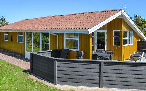 Elsbeth - 500M from the Sea: Tetto, Casa, Casa, Villetta, Raccordo, Porta, Portico, Edifici Giardino, Cortile, Shade