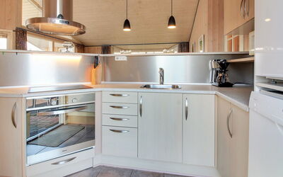 Elsbeth - 500M from the Sea