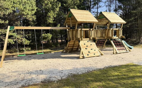 Patrizia - 1Km from the Sea: Costruzione, Casa, Finestra, Casa, Tetto, Zona Residenziale, Arbusto, Villetta, Lotto